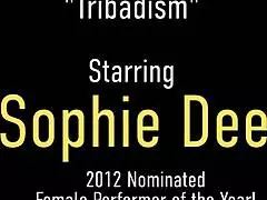 hot lesbians sophie dee and kelly divine pussy fuck and cum together