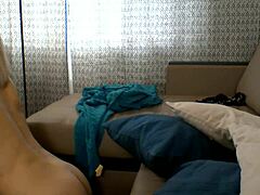 Gorąca macocha Amanda Blanshe zdradza w seksownej bieliźnie, gdy mąż jest poza domem