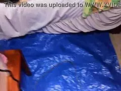 Maxine X s velkýma koza strká dilda do svý křivý zralý kundy