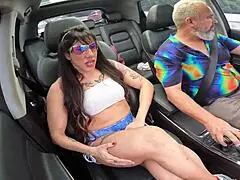 Yo, Marombada strips naked in car with Thais Santos! 🚗