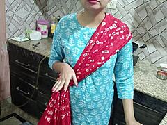 Kuuma kaunis MILF Bhabhi roolipeli seksi viattoman Devarin kanssa!