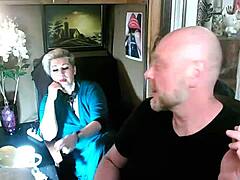 关于表演性爱，彼得斯通在视频5中揭示裸体真相