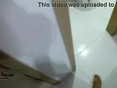 ME PAJEO AL VER A MI CACHONDA MADRSTRA EN ROPA INTERIOR MINUTOS DESPUES ME DEJA FOLLLARLA EN EL BAÑO