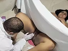 在隐秘诊所，阴险妇科医生偷偷检查肥胖病人