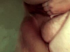 Pojď, podívej se na mě ve vaně, mistruju to až vyvrcholíme spolu na Sheer!