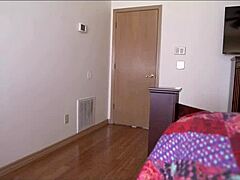 Хелена Прайс се промъква за соло сесия докато завареният татко се къпе. Част 1 от дивата история на WCA Productions.