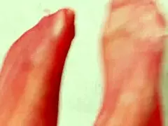 Zvládne tahle děvka čurák v puse i píči současně?