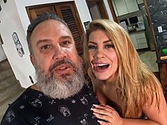 Bruna Ferraz Visszatér Vad Transzszexuális Akcióra Fújásokkal és Seggbaszással Csoportjátékban