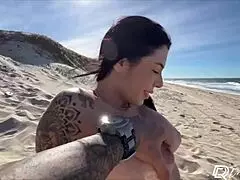 Gostosa Safada Fucks Raw on Beach Without Condom!