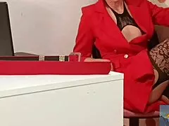 Segretaria collega esplora feticcio realtà