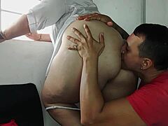 Imádom csókolni a nagy seggét a mostohaanyámnak, miközben kávét iszik a balkonon - 1. rész