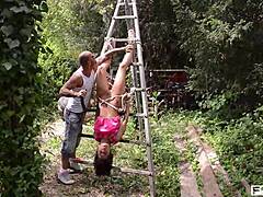 강렬한 엉덩이 박기와 로핑으로 밀프 니키타 벨루치의 엉덩이 구멍이 뜨겁게 빛나!