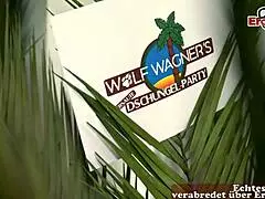 deutsche blondine masturbiert im sex spiel