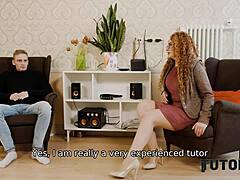 Човече, този tutor4k тип се ядоса толкова, че сложи яка на къдравата учителка и проблесна путката й жестоко!