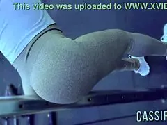 Meu boy n�o aguenta ver minha bunda na academia fica cheio de tes�o e fode minha bunda gostoso completo no cassiflix