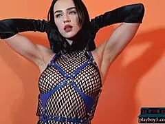 Wow, Chevelle's Curvy Body in Kitchen Is Just Insane!