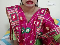 हेय, क्या तुमने कभी इंडियन आंटी को डॉगीस्टाइल में वाइल्ड होते हुए देखा है?