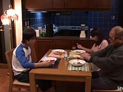 Solo una storia casuale di insegnante ragazza e ragazzo che scopano duro a letto.