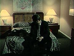 جوارب حريرية تغري للنيك منحني بأجواء ميلاف ريترو! 😍