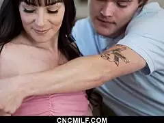 milf stepsisters pay it guy with freeuse for laptop repair!