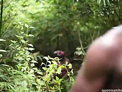 継母と継子が公共の農場で濡れてワイルドに