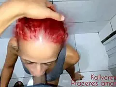 Gozando na cara da minha cunhada enquanto lava banheiro