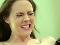 Dyke Stepmommy Gets Oral from Glamcore Teen in Full Scene