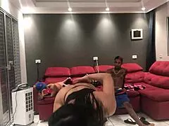 Het novinha dansar för gänget i bara tandtråd Val Mineirinha