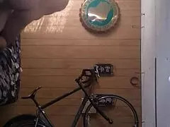 Ej, Ashley Kenny maže sa tim vrućim sisama!