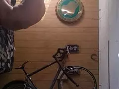 Ej, Ashley Kenny maže sa tim vrućim sisama!