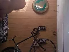 Ej, Ashley Kenny maže sa tim vrućim sisama!