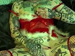 ميلف تسأل، جاهز لنشوتي الفردية عيد الميلاد؟