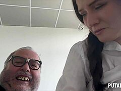 Putalocura - Creampie από Padre Damián σε Μεξικανάρα σε cosplay σχολείου