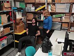 Busen-MILF-Polizistin dominiert Kerl-Dieb bei Büro-Begegnung