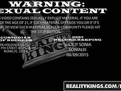 Wow, Jenny and Szilvia get wild with hairy bush and lips! 😍