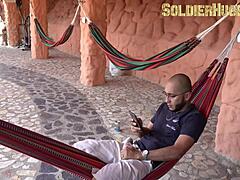 Mun vaimo haluu että naiin hänen parhaan kaverinsa kun mekin naiimme!