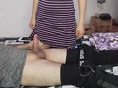 Üvey oğul ebeveynler gittikten sonra bu vahşi hareketi beklemiyordu