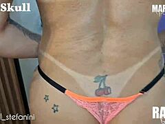 Vau! Lični trening pretvara se u divlji ménage sa vrućim babama