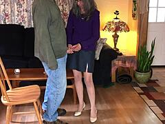 MILF maison en bas talons baise jeune voisin 18+