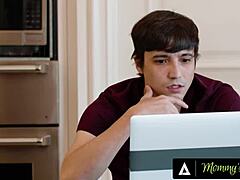 Vi a MILF irritada Penny Barber disciplinando o enteado dela