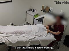 리타 화이트 MILF 커플 마사지 오일 피부 박혔어. 신음 방 울려