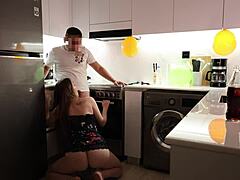 Jebal sem prijateljevo mamo v kuhinji po rojstnem dnevu