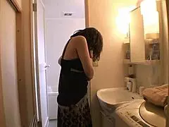 Когда-нибудь думал о трахе горячей азиатской мамы в белье?