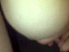 Ινδονήσια γυναίκα παραλίγο να πιαστεί να γαμιέται με φίλο του άντρα σε καυτό δωμάτιο