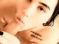 Rubynalexfantasy se fait facefucker jusqu'à gerber sous la douche