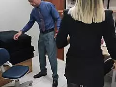 Luna offers her ass to Vagninho for silence, getting filled.