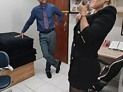 Luna offers her ass to Vagninho for silence, getting filled.