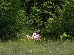 je me touche devant passants, un joggeur me baise avec grosse faciale en public