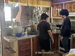 友達が家で俺の嫁をこっそりバックで犯す