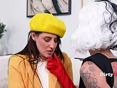 Juicy Curves of Aubree Valentine Tempt with Wet Pussy Licking Action